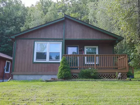 35 Timber Hill Ln, Fallsburg, NY 12733