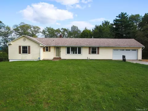888 Silver Lake Sctn Rd, Wallkill, NY 10941