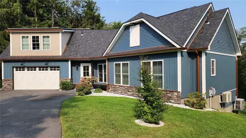 131 Cavo Dr, La Grange, NY 12603