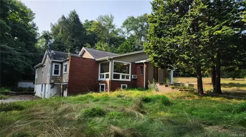 1577 Tioga Ln, Yorktown, NY 10547