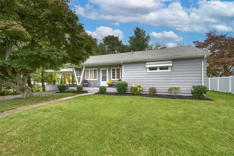 12 Glenwood Dr, Cortlandt, NY 10548
