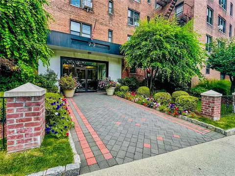 77 Bronx River Rd #5B, Yonkers, NY 10704