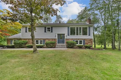 61 Walnut Dr, Mahopac, NY 10541
