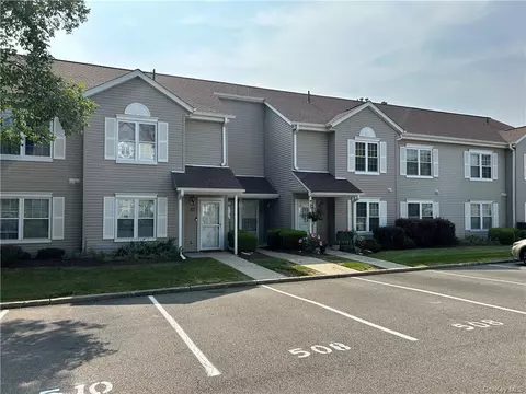 506 Bayberry Ct, New Windsor, NY 12553