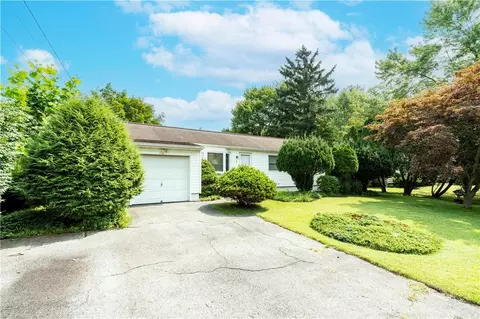 6 Tuscarora Dr, Wappinger, NY 12590
