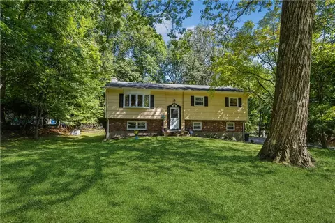 20 Twin Lakes Dr, Ramapo, NY 10952