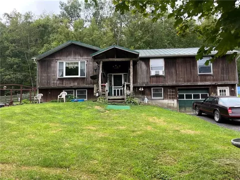 98 Oswego Rd, Pleasant Valley, NY 12569