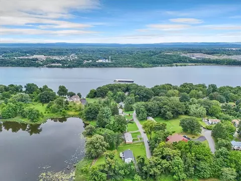20 Seneca Ln, Milton, NY 12547