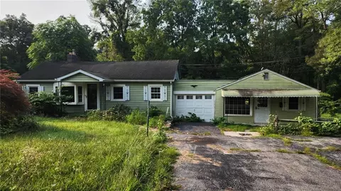 101 Honeywell Ln, Hyde Park, NY 12538