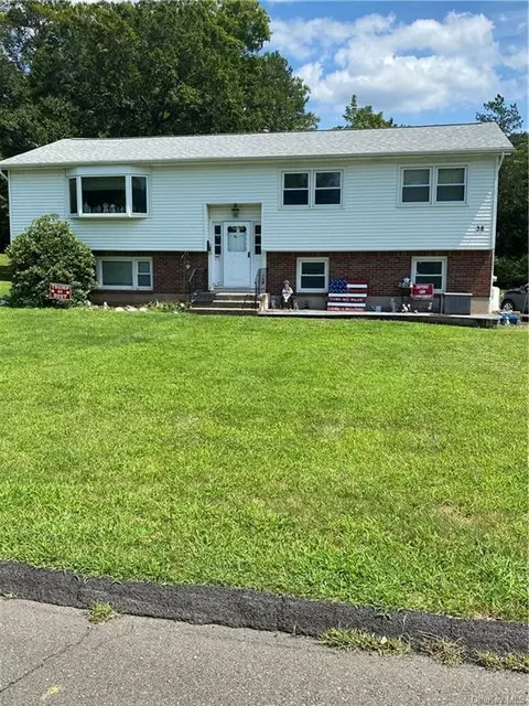 38 Long Meadow Dr, Clarkstown, NY 10956