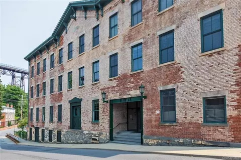 80 N Water St #1D, Poughkeepsie, NY 12601