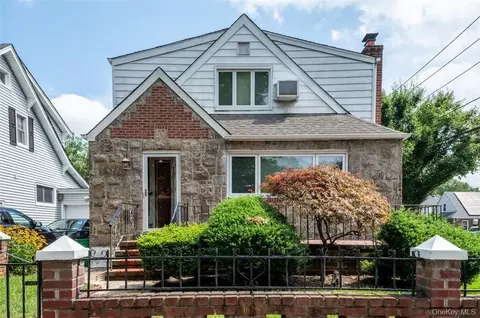 200 Ingraham Ln, New Hyde Park, NY 11040