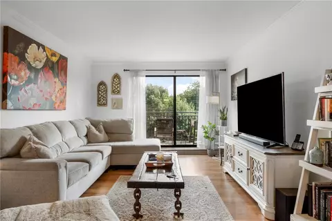 200 Diplomat Dr #8P, Mount Kisco, NY 10549
