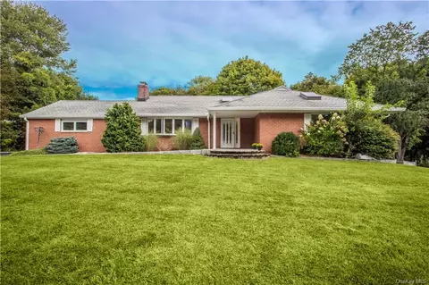 31 Willow Dr, Briarcliff Manor, NY 10510