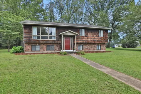 32 Decter Dr, Rochester, NY 12446