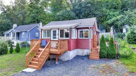 18 Glendale Rd, Greenwood Lake, NY 10925