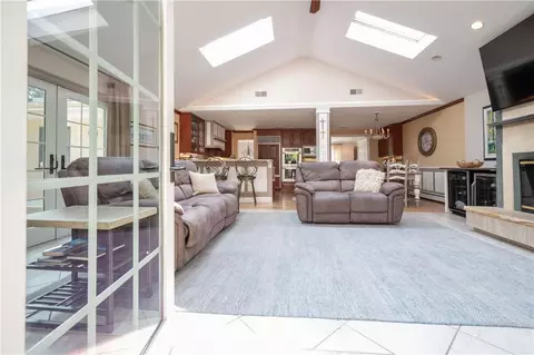 10 Wayacross Rd, Mahopac, NY 10541