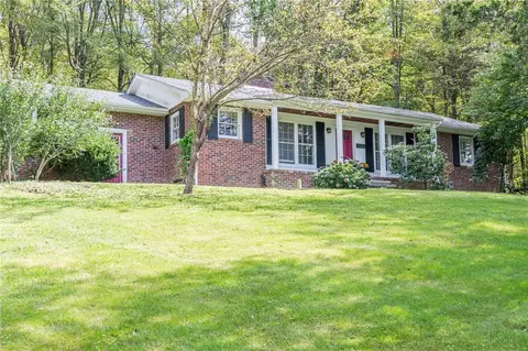 126 Roosevelt Rd, Hyde Park, NY 12538