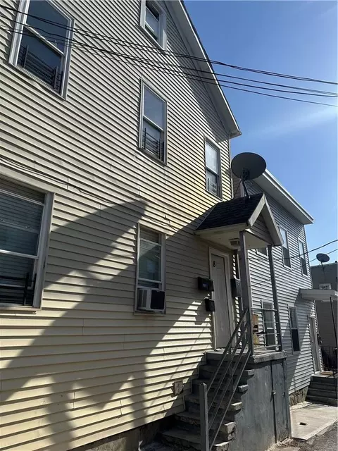8 Stewart Pl, Yonkers, NY 10701
