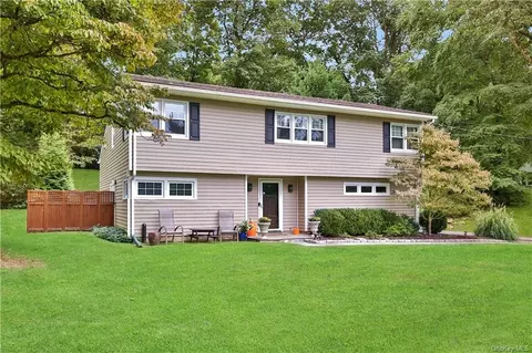 129 Old Farm Rd S, Mount Pleasant, NY 10570