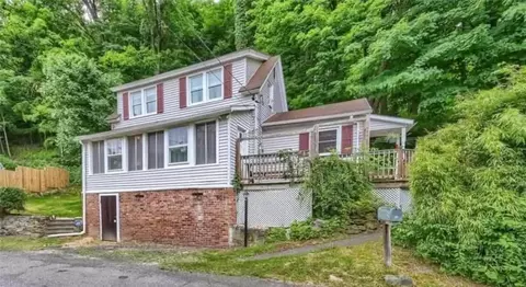 50 School House Ln, Rosendale, NY 12472