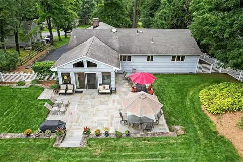 77 Schrade Rd, Briarcliff Manor, NY 10510
