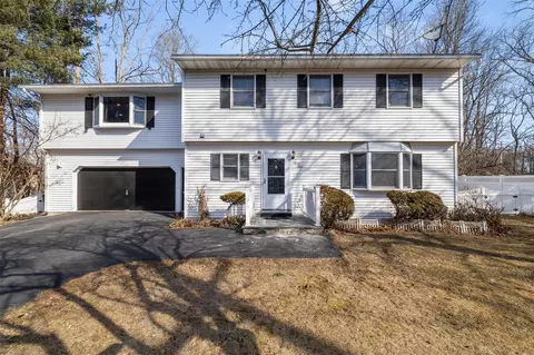 33 Ireland Dr, Arlington, NY 12603