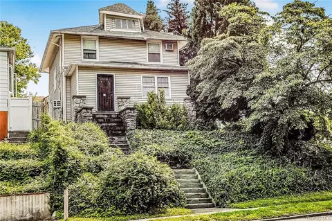 578 Mclean Ave, Yonkers, NY 10705