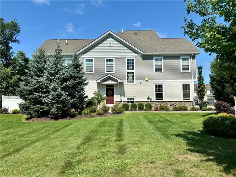1 Field Stone Dr, Wallkill, NY 10940