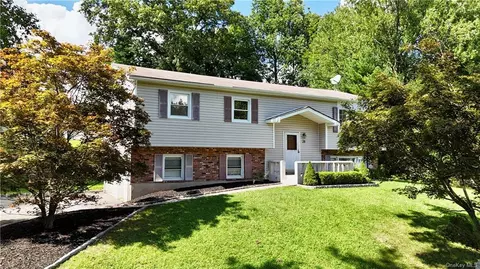 28 Michigan Ct, Clarkstown, NY 10989