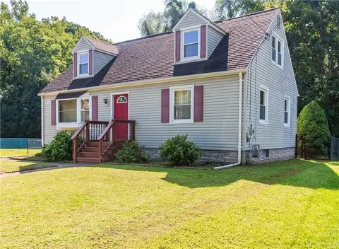 241 Salem St, Port Ewen, NY 12466