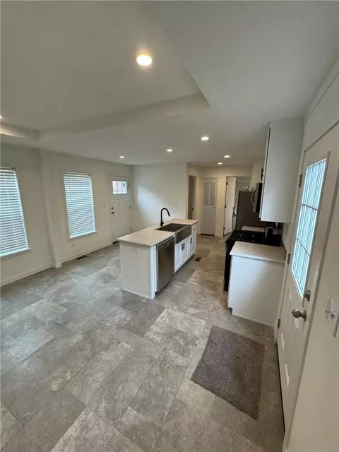 8 Palisades Park Dr, Pomona, NY 10970