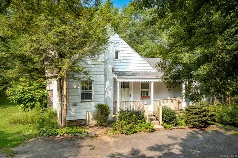 79 N White Rock Rd, Beekman, NY 12531