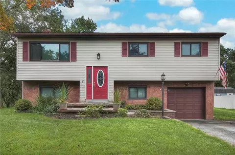 7 Plymouth Rock Ct, Washingtonville, NY 10992