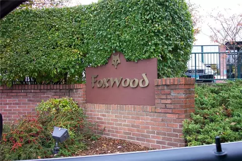 6 Foxwood Cir, Mount Kisco, NY 10549