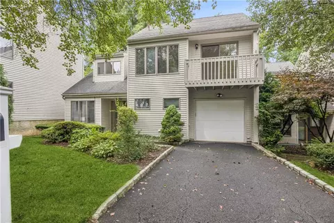21 Evon Ct, Scarsdale, NY 10583