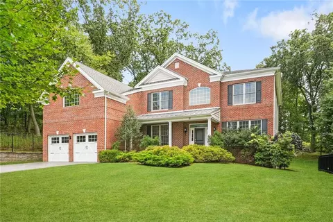 11 Fraydun Ln, Greenburgh, NY 10583