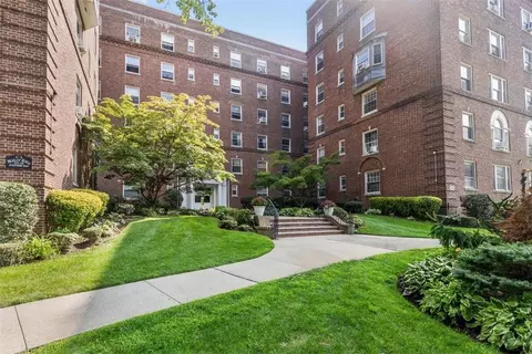 175-06 Devonshire Rd #5E, Jamaica, NY 11432