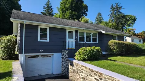 4 Meadow Ln, Southeast, NY 10509