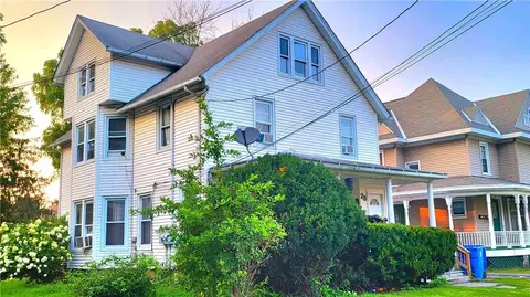 23 Crescent Pl, Middletown, NY 10940