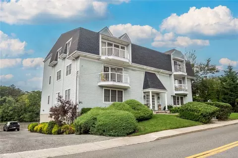 37 Harbor Ln #2B, New Rochelle, NY 10805