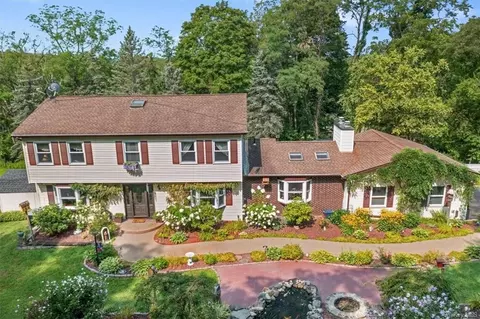 13 Townsend Rd, Beekman, NY 12540