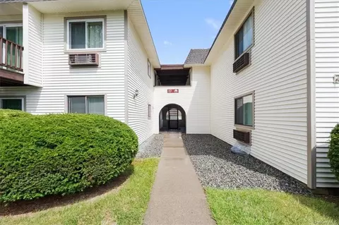 17 Village Park Dr #2D, Fishkill, NY 12524