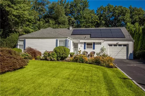 94 Hanson Ln, New Rochelle, NY 10804