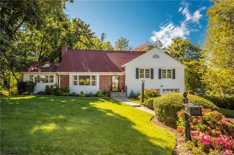 59 Amherst Dr, New Rochelle, NY 10804