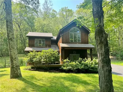 10 Dickman Farm Rd, Gallatin, NY 12571
