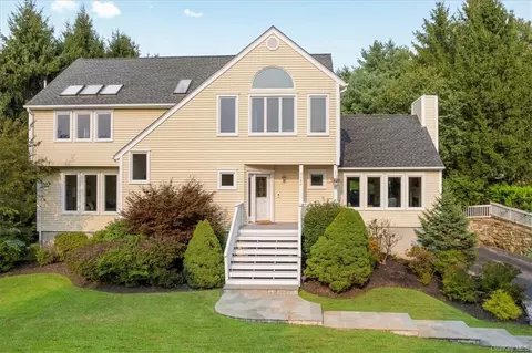 3060 Chen Ct, Yorktown, NY 10598