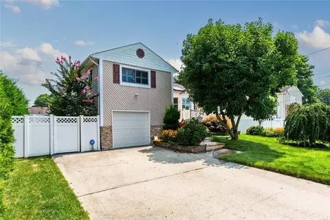 91 W 16th St, Deer Park, NY 11729