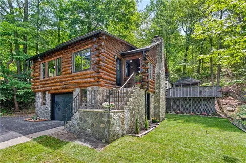 11 Woods Rd, Greenwood Lake, NY 10925