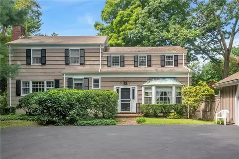 10 Algonquin Dr, New Castle, NY 10514